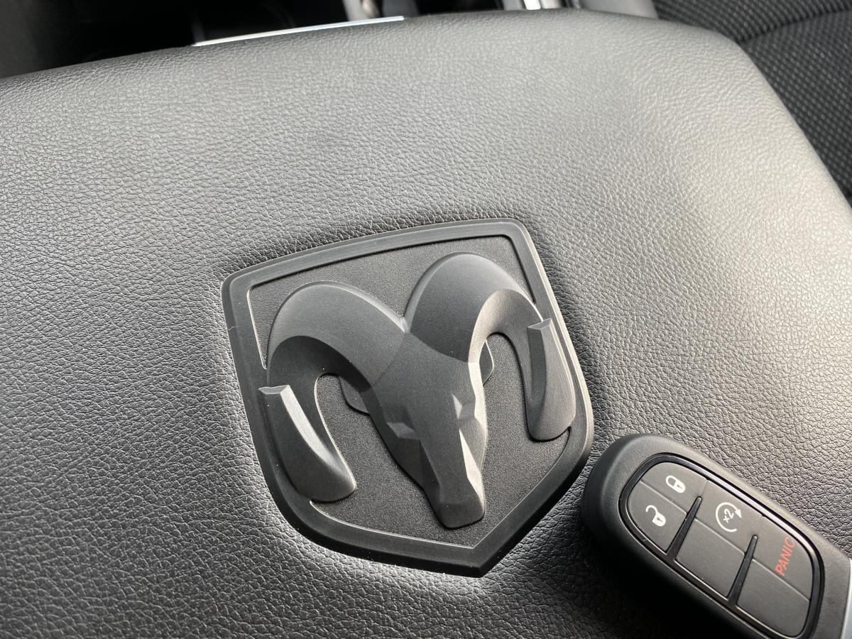 DODGE RAM CREW SPORT CLASSIC BLACK PACKAGE 2020