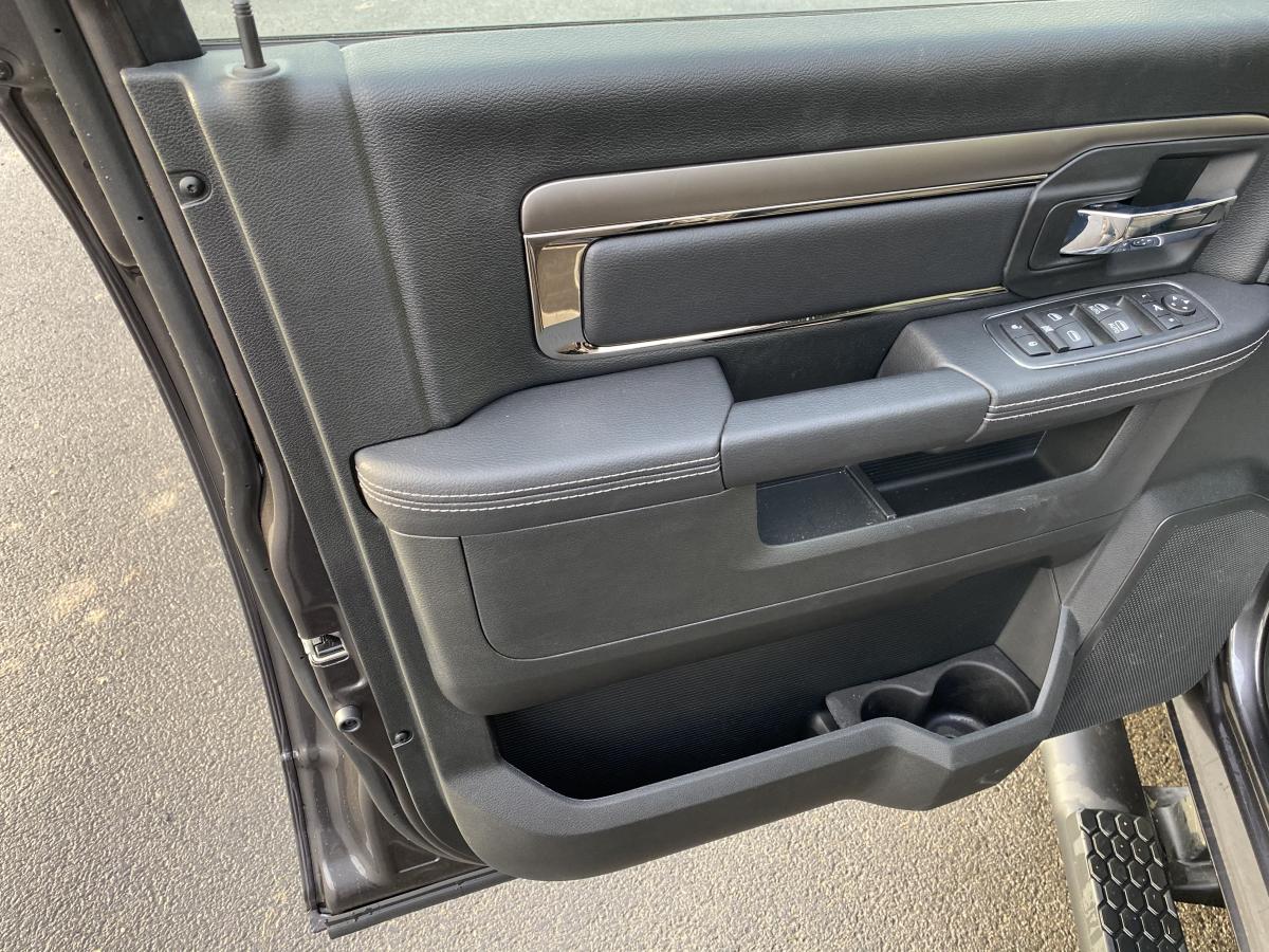 DODGE RAM CREW SPORT CLASSIC BLACK PACKAGE 2020