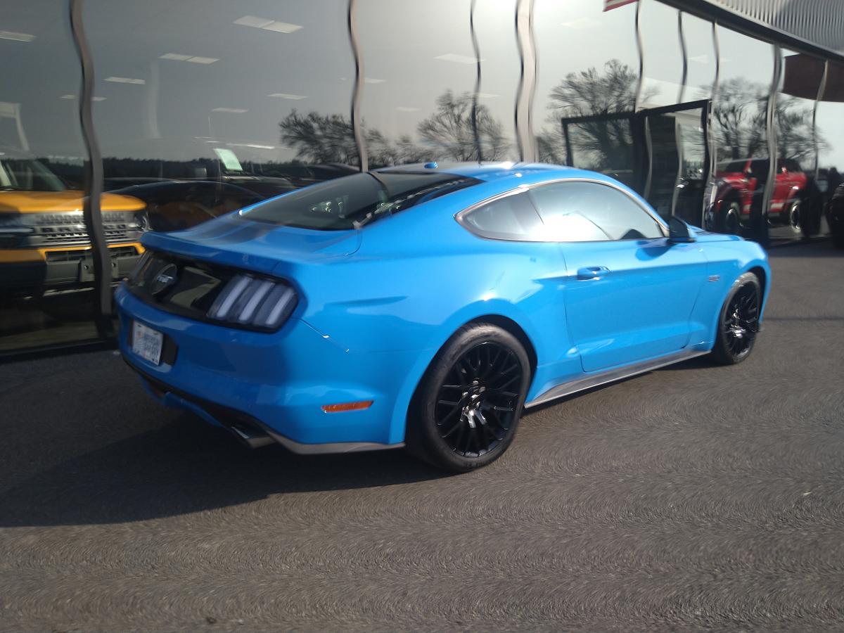 FORD MUSTANG GT Fastback V8 5.0L