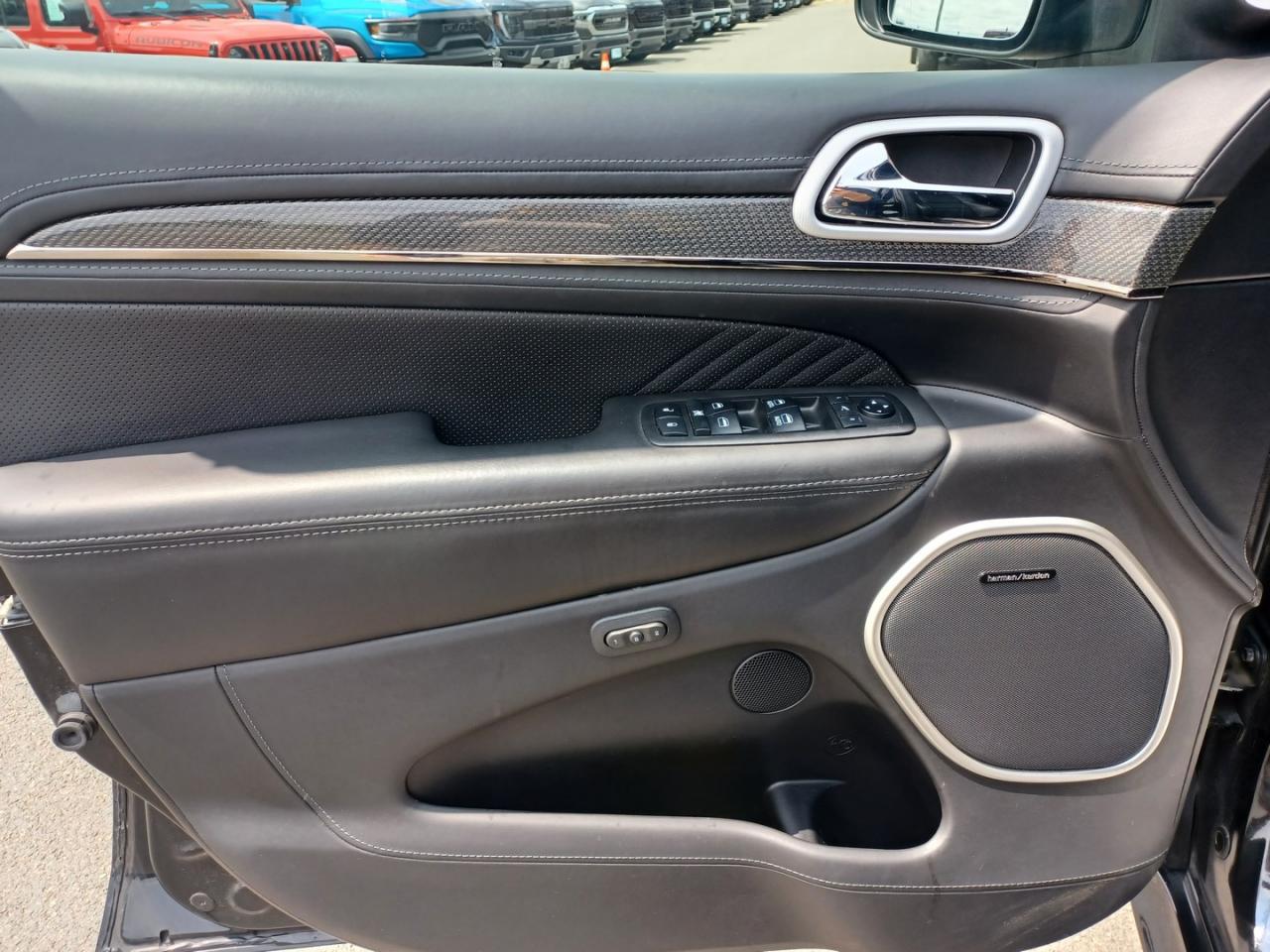 JEEP GRAND CHEROKEE TRACKHAWK v8 6.2L