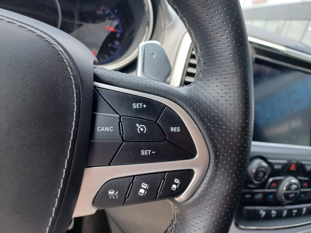 JEEP GRAND CHEROKEE TRACKHAWK v8 6.2L