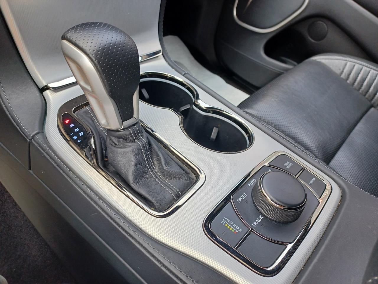 JEEP GRAND CHEROKEE TRACKHAWK v8 6.2L