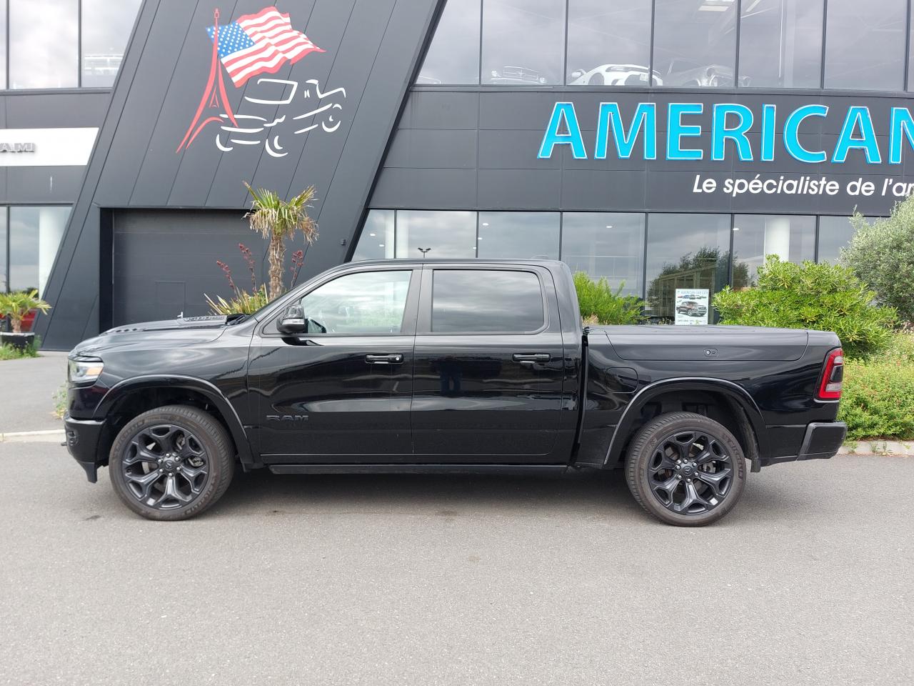 DODGE RAM 1500 CREW CAB LIMITED BLACK PACKAGE RAMBOX