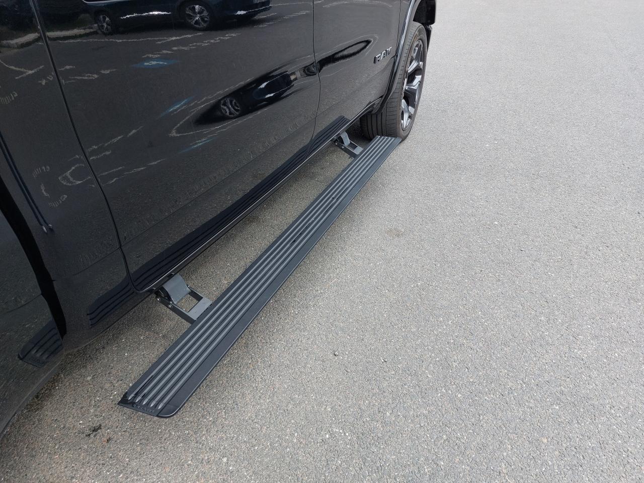 DODGE RAM 1500 CREW CAB LIMITED BLACK PACKAGE RAMBOX