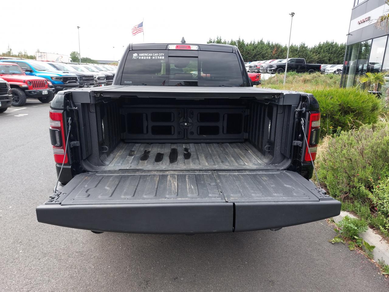 DODGE RAM 1500 CREW CAB LIMITED BLACK PACKAGE RAMBOX