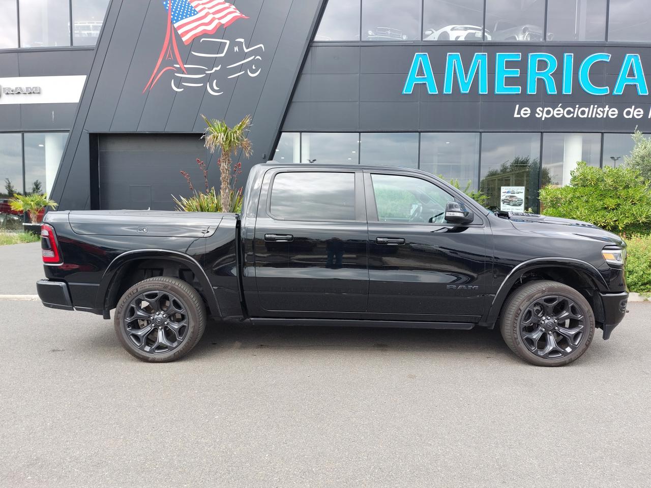 DODGE RAM 1500 CREW CAB LIMITED BLACK PACKAGE RAMBOX