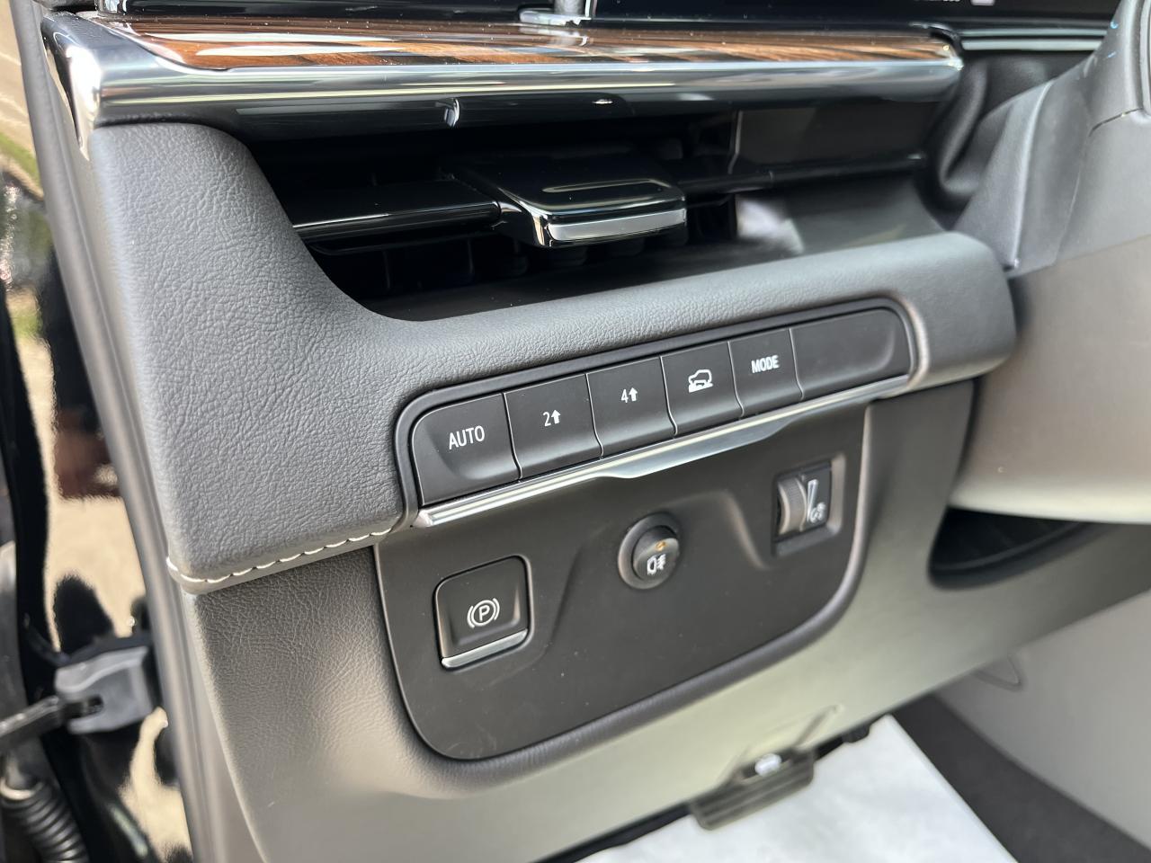 CADILLAC ESCALADE ESV Premium Luxury V8 6.2L - PAS DE MALUS