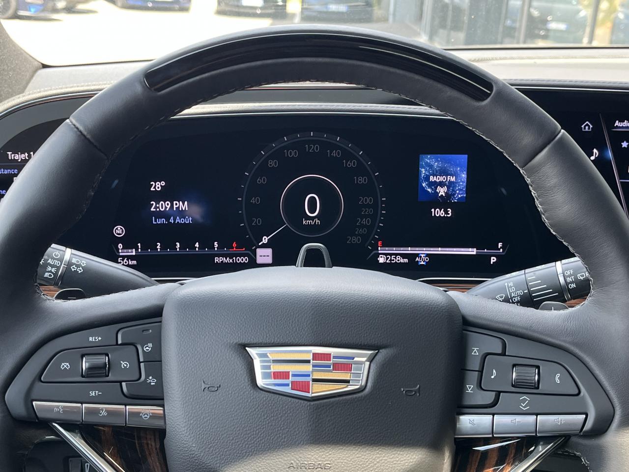 CADILLAC ESCALADE ESV Premium Luxury V8 6.2L - PAS DE MALUS