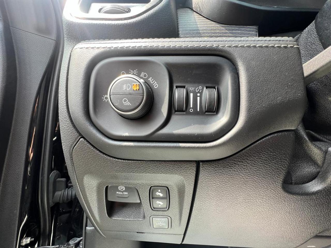 DODGE RAM 1500 CREW LIMITED RAMBOX
