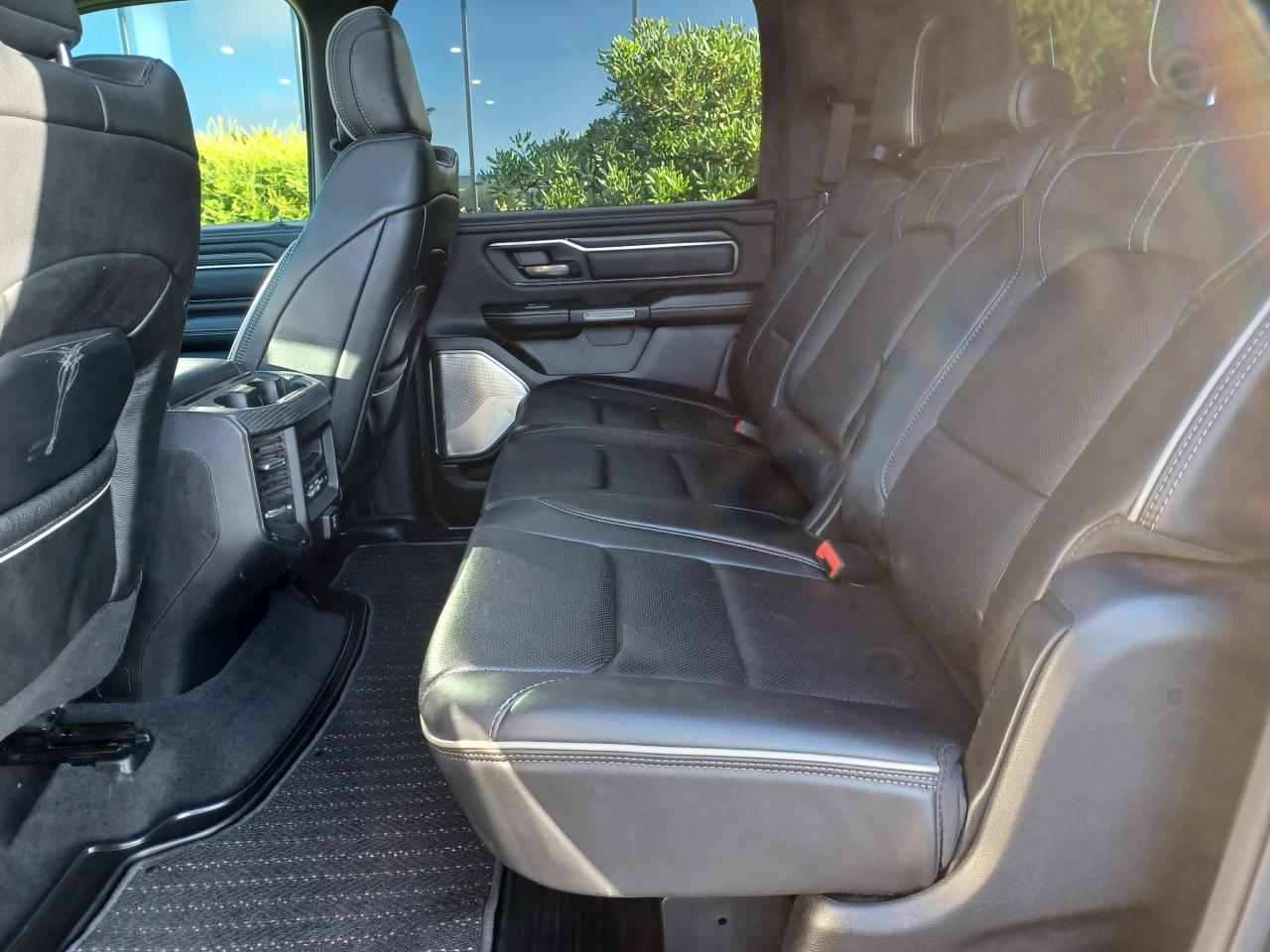 DODGE RAM 1500 CREW LIMITED