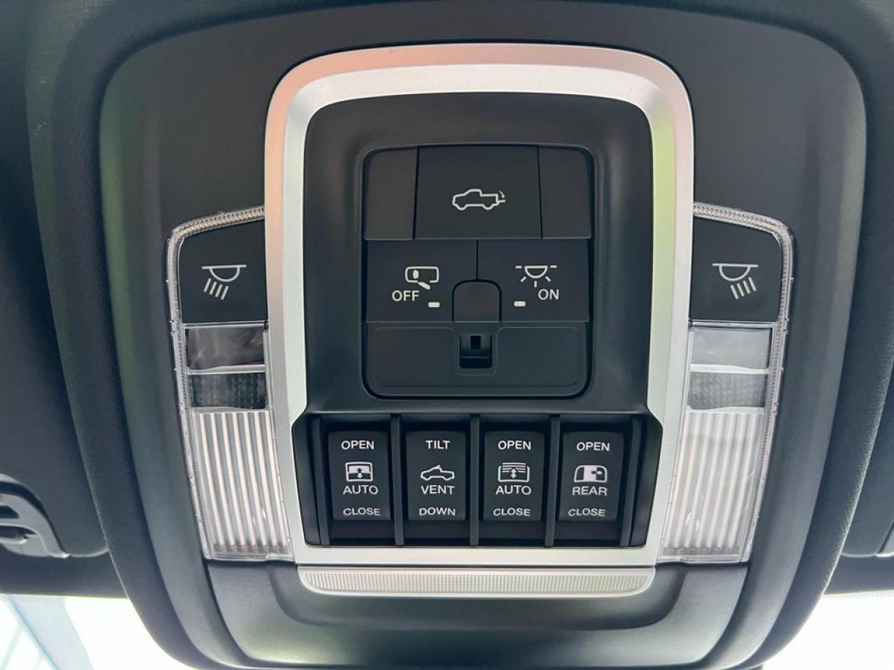 DODGE RAM 1500 CREW CAB TRX 6.2L V8