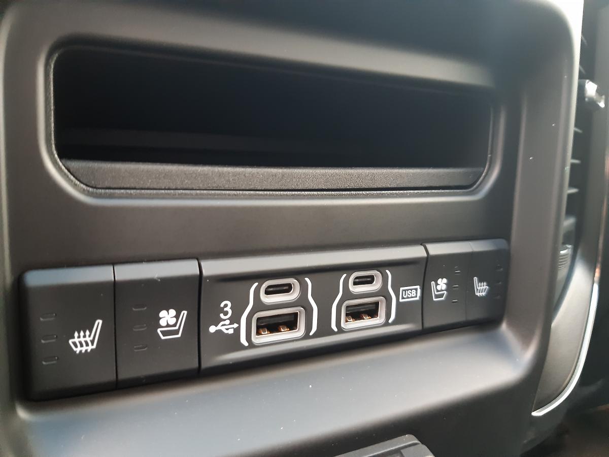 DODGE RAM 1500 5.7 CREW LIMITED RAMBOX