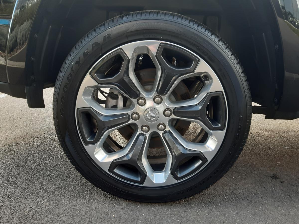 DODGE RAM 1500 5.7 CREW LIMITED RAMBOX