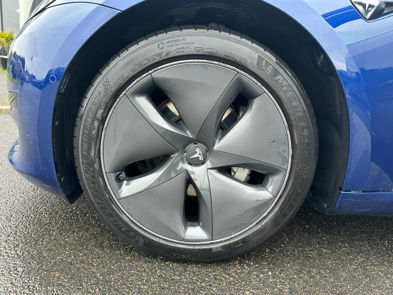 TESLA MODEL 3 Standard Range Plus RWD