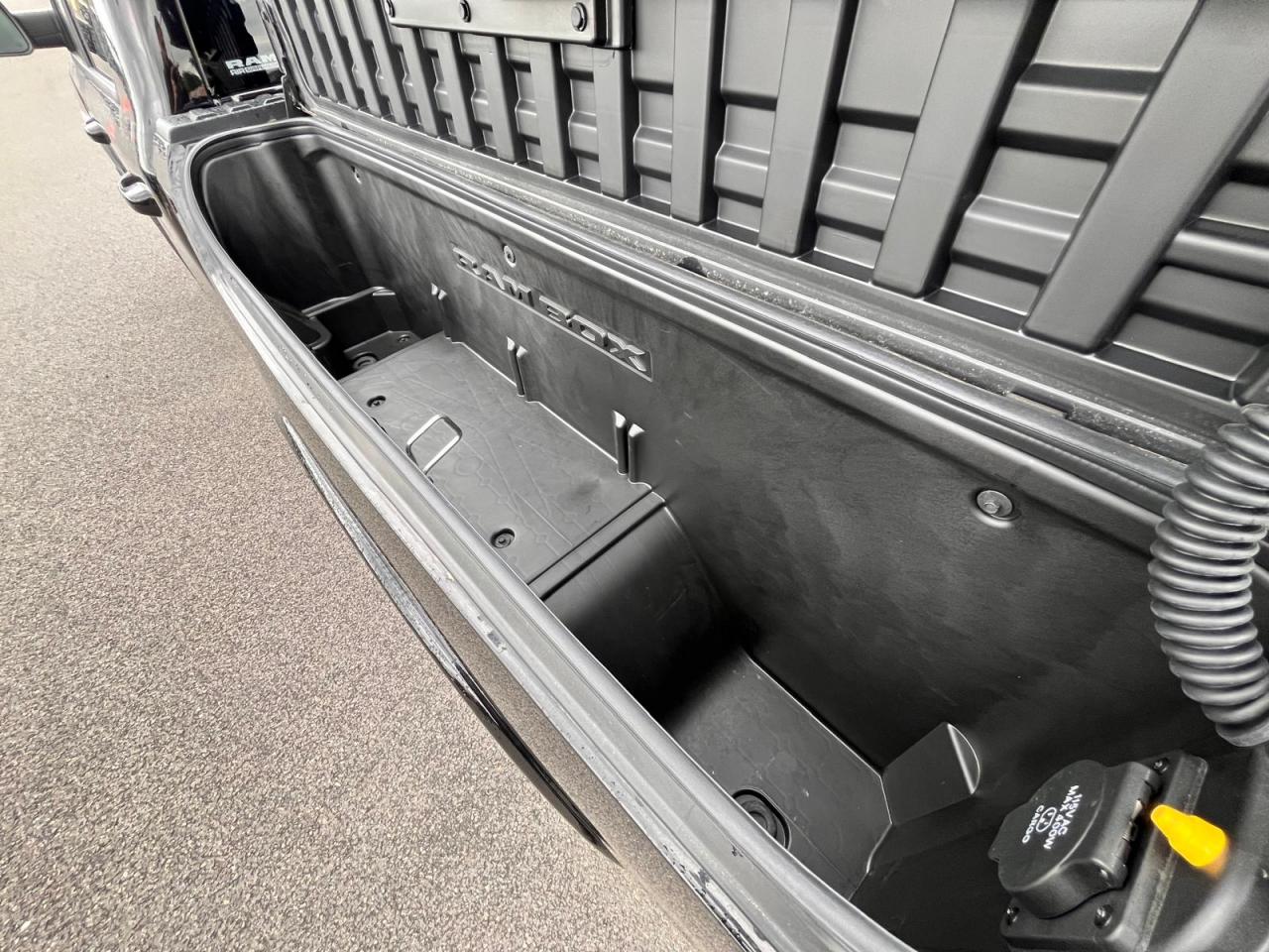 DODGE RAM 1500 CREW LIMITED NIGHT EDITION RAMBOX HAYON