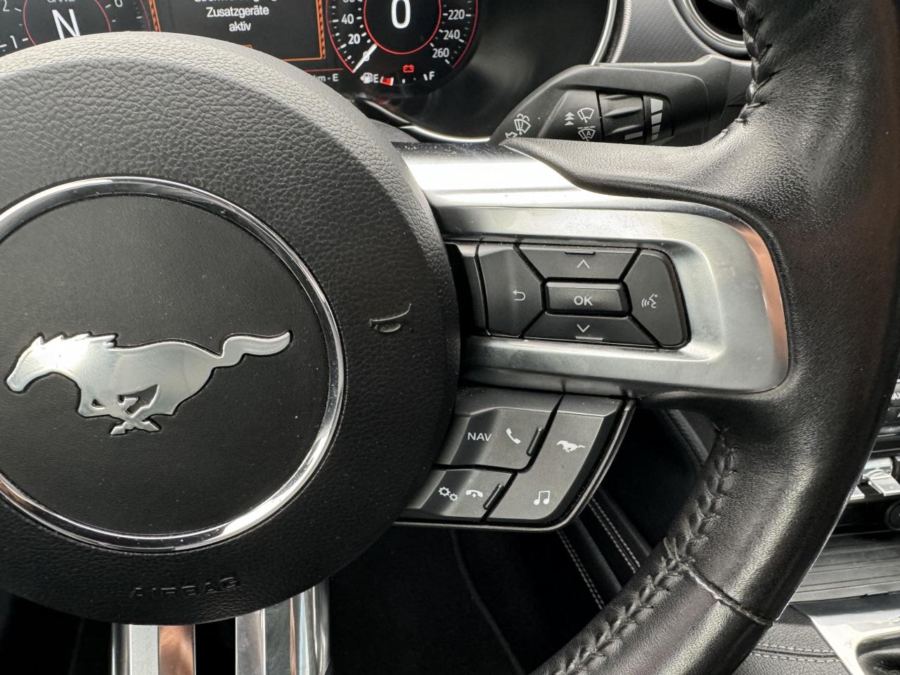 FORD MUSTANG GT FASTBACK V8 5.0L