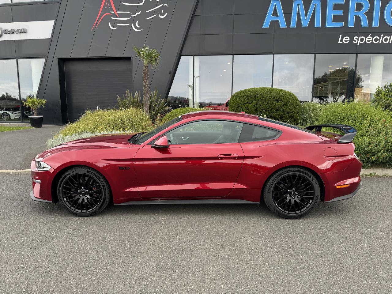 FORD MUSTANG GT FASTBACK V8 5.0L