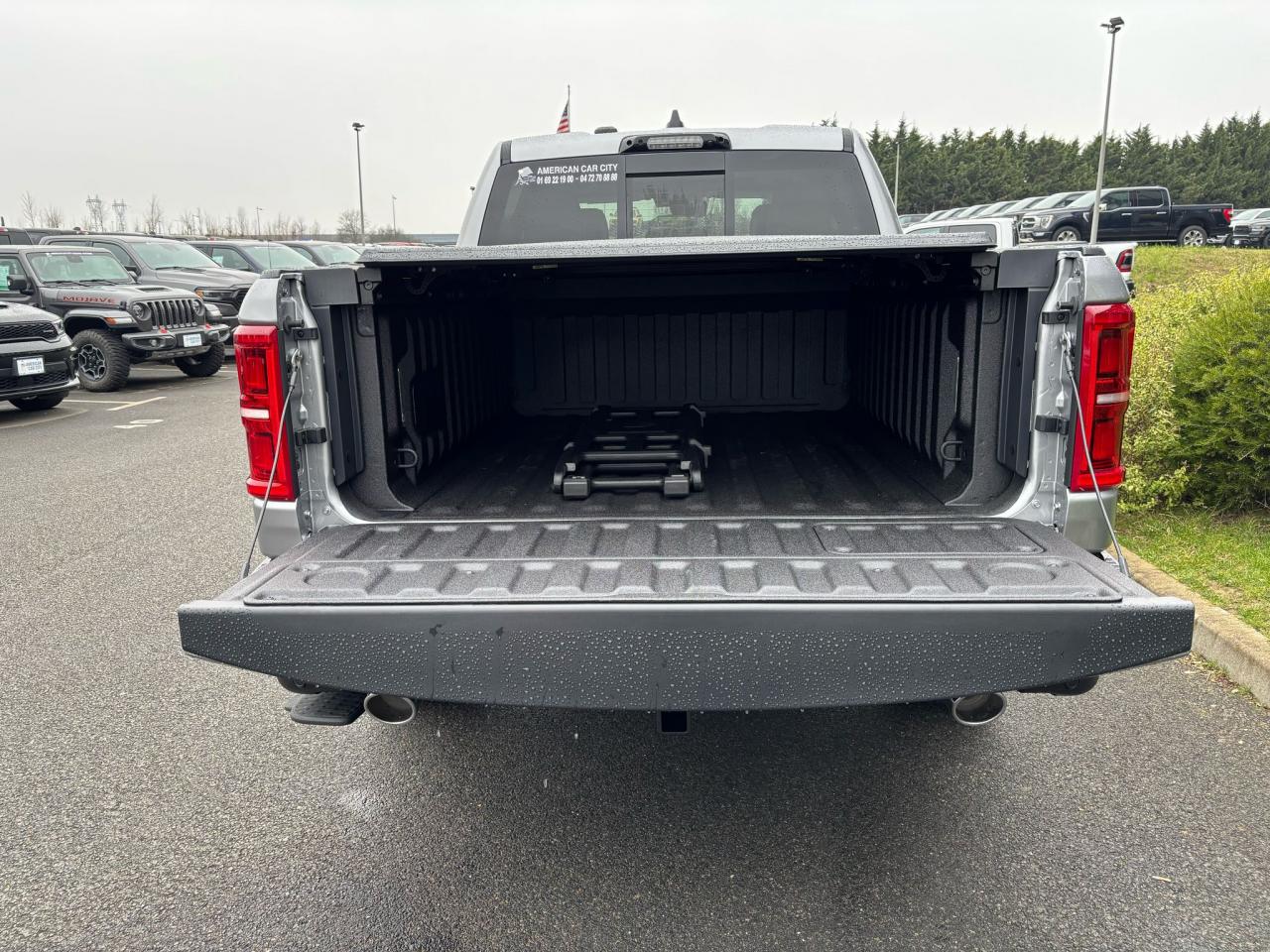 DODGE RAM 1500 CREW TUNGSTEN AIR RAMBOX