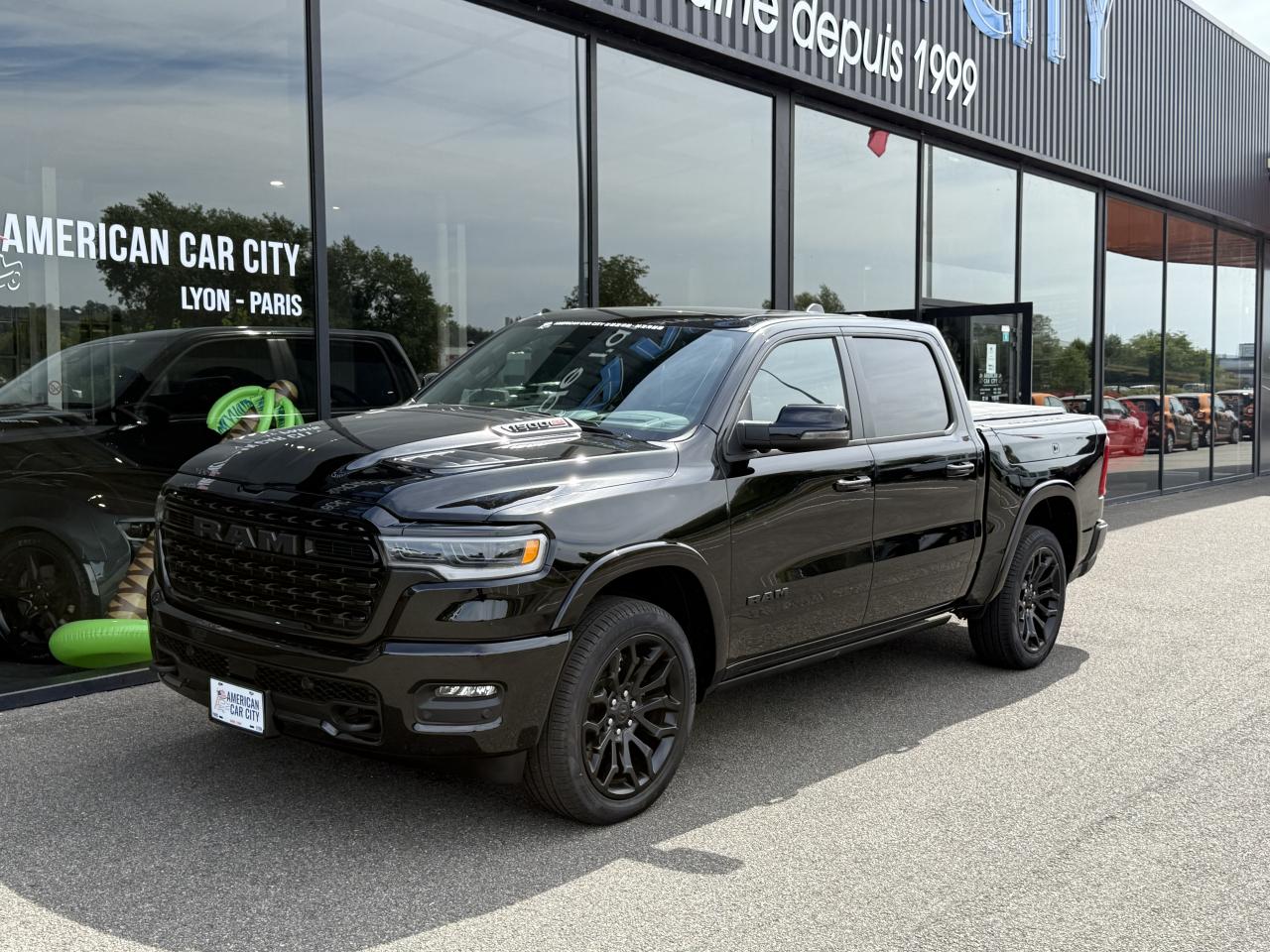 DODGE RAM 1500 CREW LIMITED NIGHT EDITION RAMBOX HAYON MULTI 2025