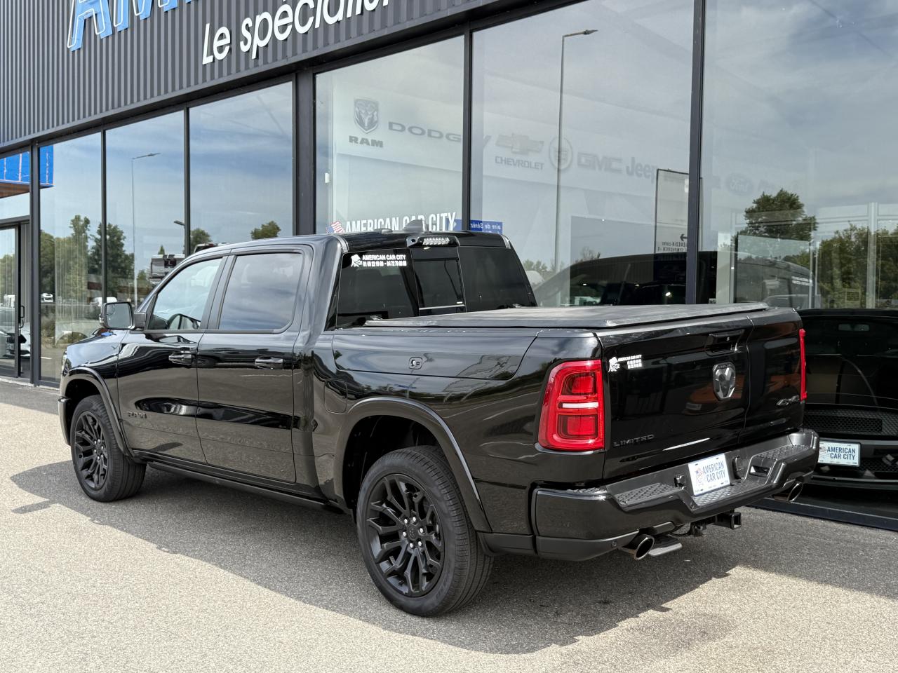 DODGE RAM 1500 CREW LIMITED NIGHT EDITION RAMBOX HAYON MULTI 2025