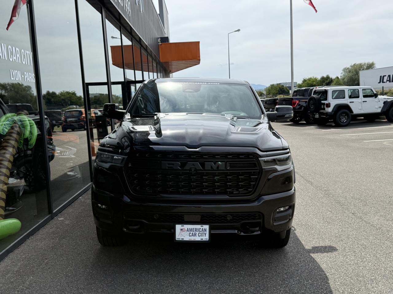 DODGE RAM 1500 CREW LIMITED NIGHT EDITION RAMBOX HAYON MULTI 2025