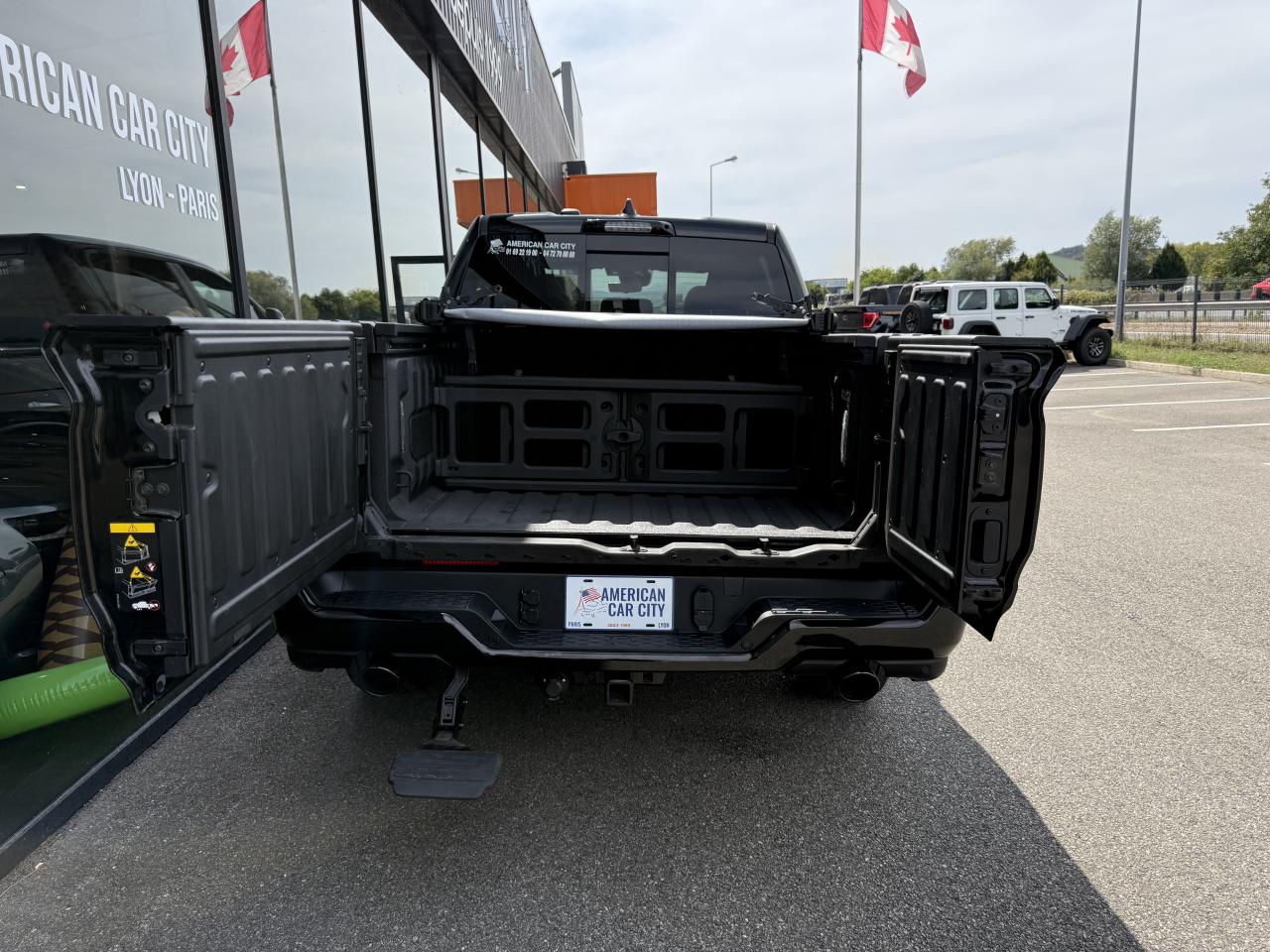 DODGE RAM 1500 CREW LIMITED NIGHT EDITION RAMBOX HAYON MULTI 2025