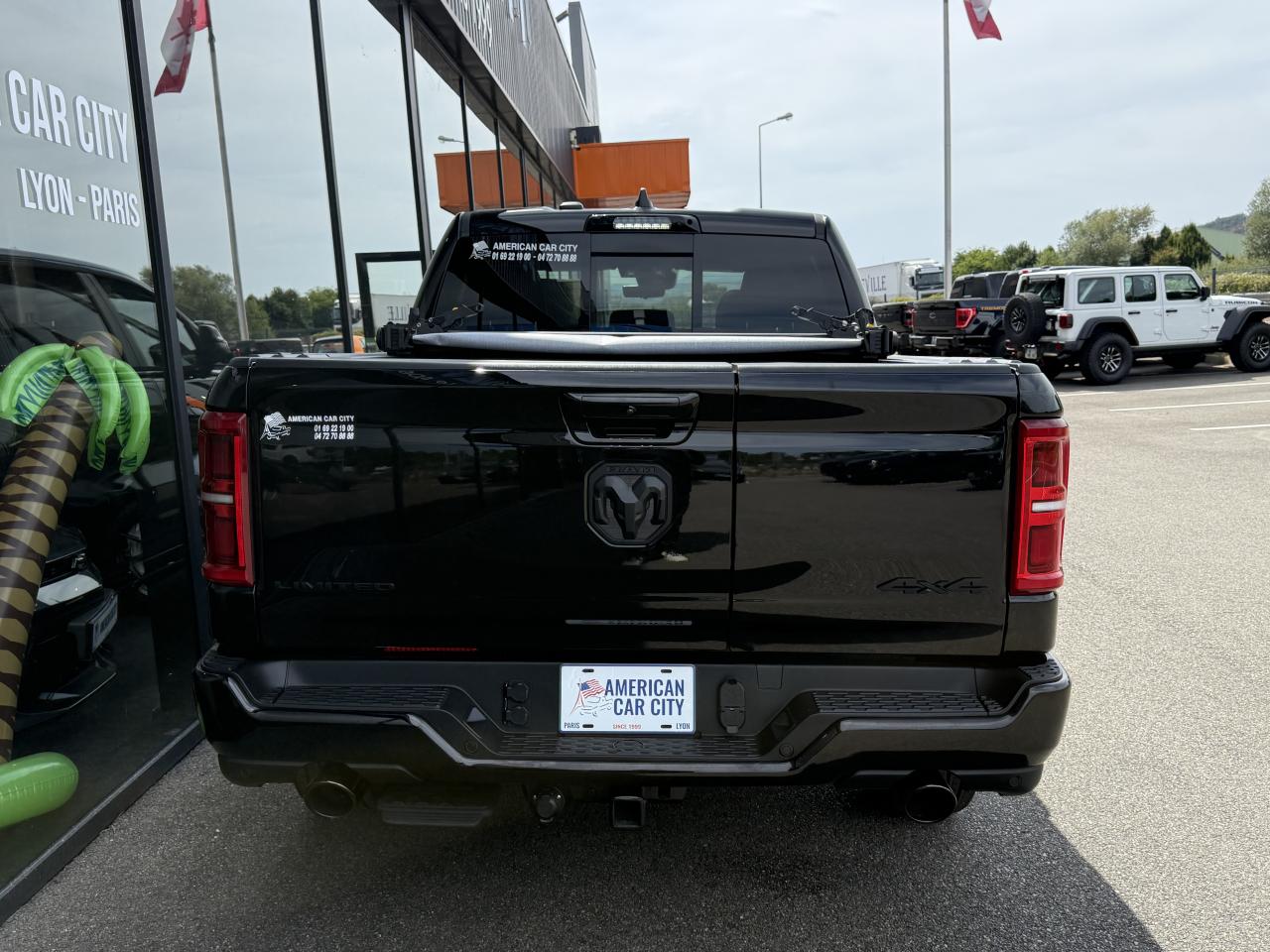 DODGE RAM 1500 CREW LIMITED NIGHT EDITION RAMBOX HAYON MULTI 2025