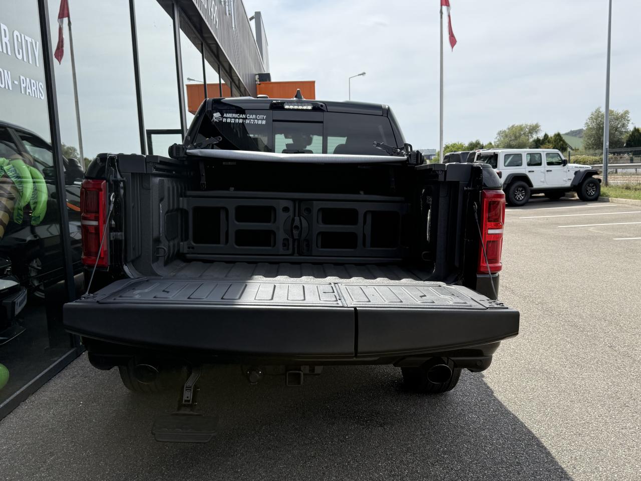 DODGE RAM 1500 CREW LIMITED NIGHT EDITION RAMBOX HAYON MULTI 2025