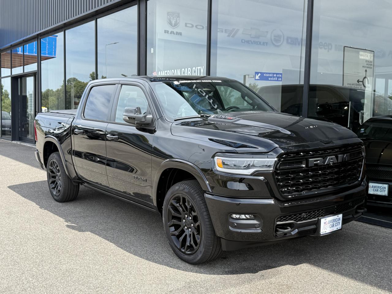 DODGE RAM 1500 CREW LIMITED NIGHT EDITION RAMBOX HAYON MULTI 2025