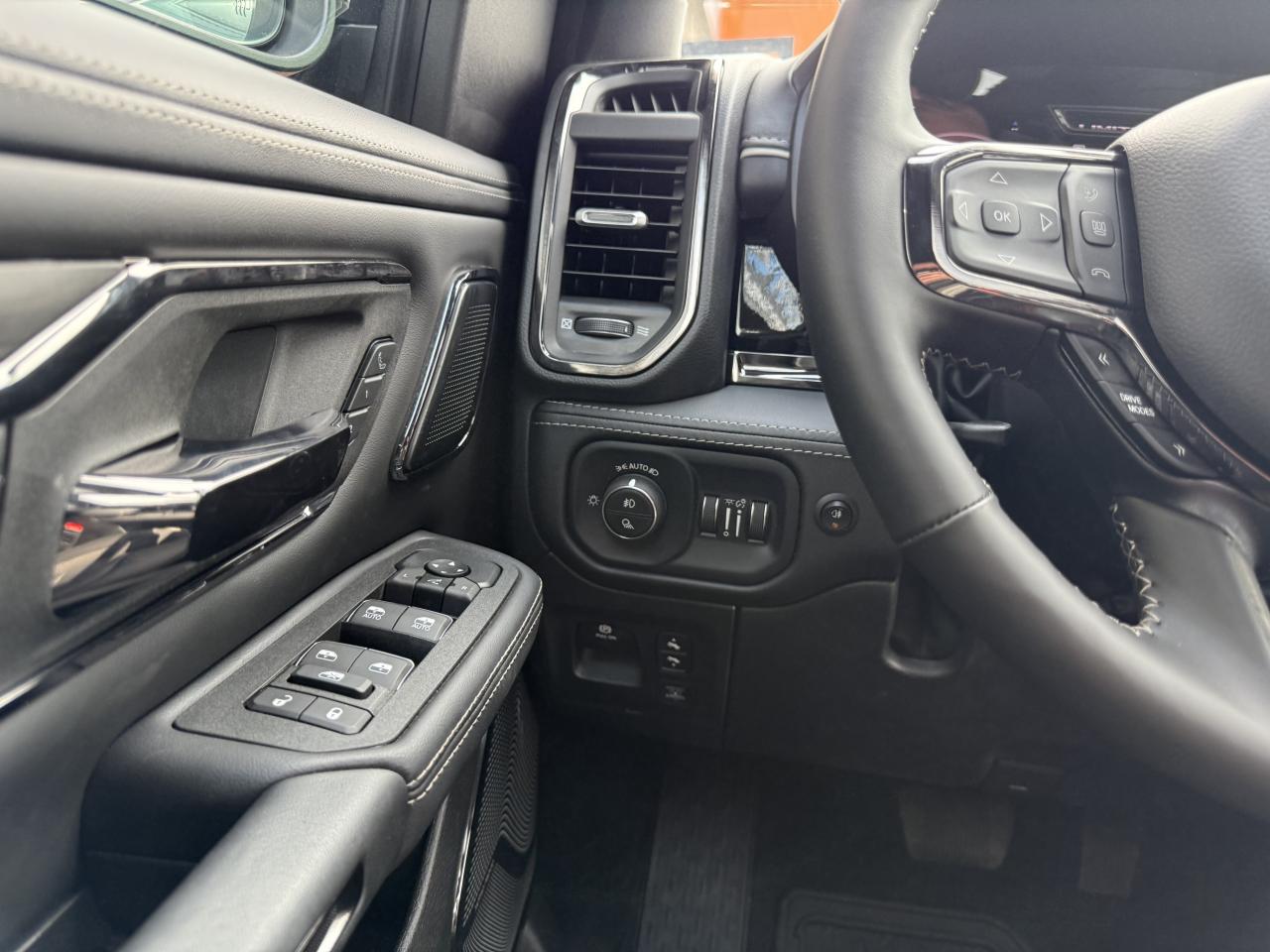 DODGE RAM 1500 CREW LIMITED NIGHT EDITION RAMBOX HAYON MULTI 2025
