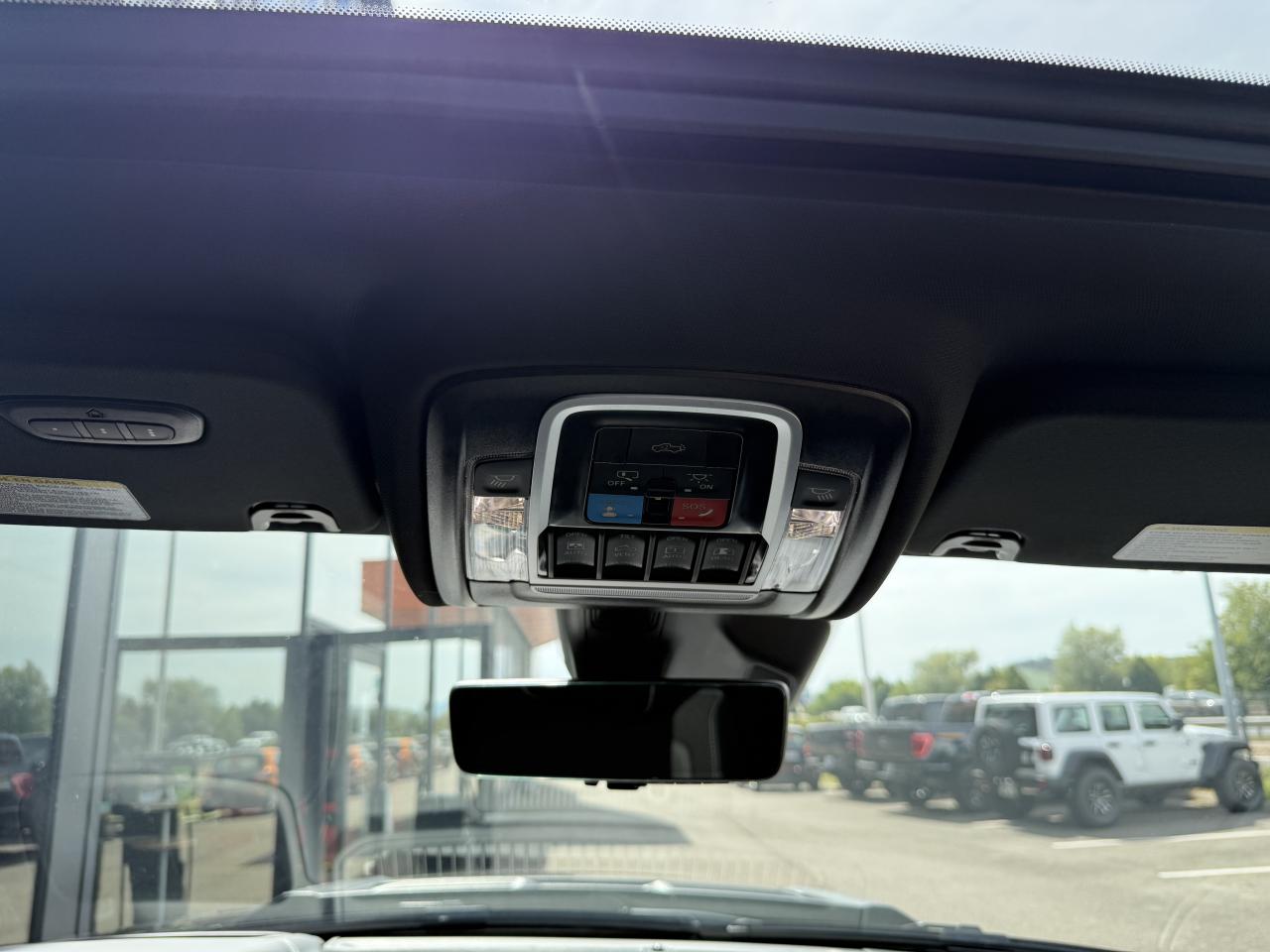 DODGE RAM 1500 CREW LIMITED NIGHT EDITION RAMBOX HAYON MULTI 2025
