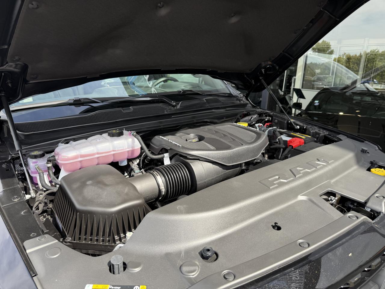 DODGE RAM 1500 CREW LIMITED NIGHT EDITION RAMBOX HAYON MULTI 2025