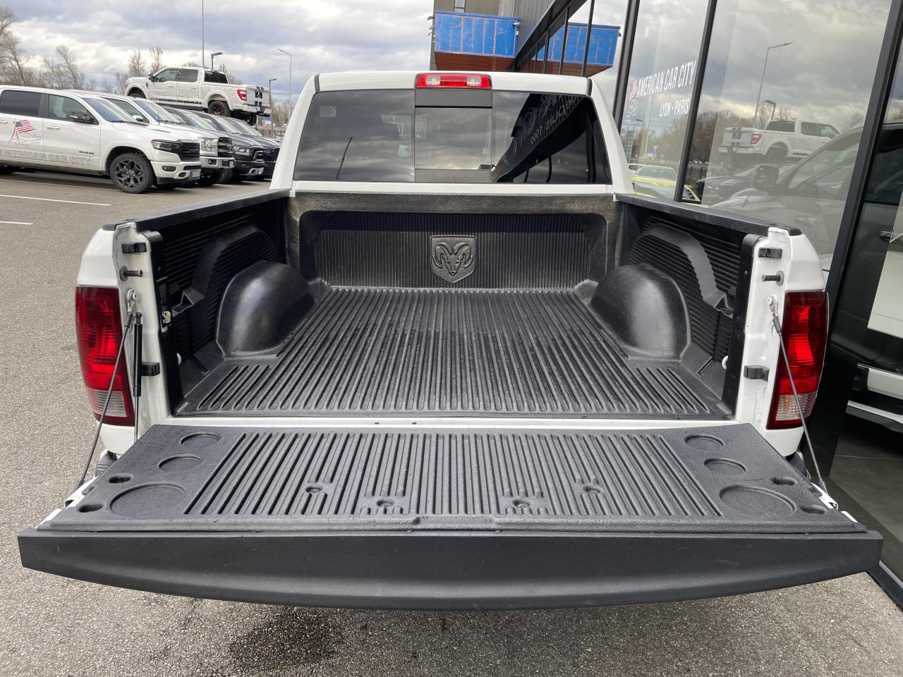 DODGE RAM 1500 CREW LARAMIE - Vente à marchand