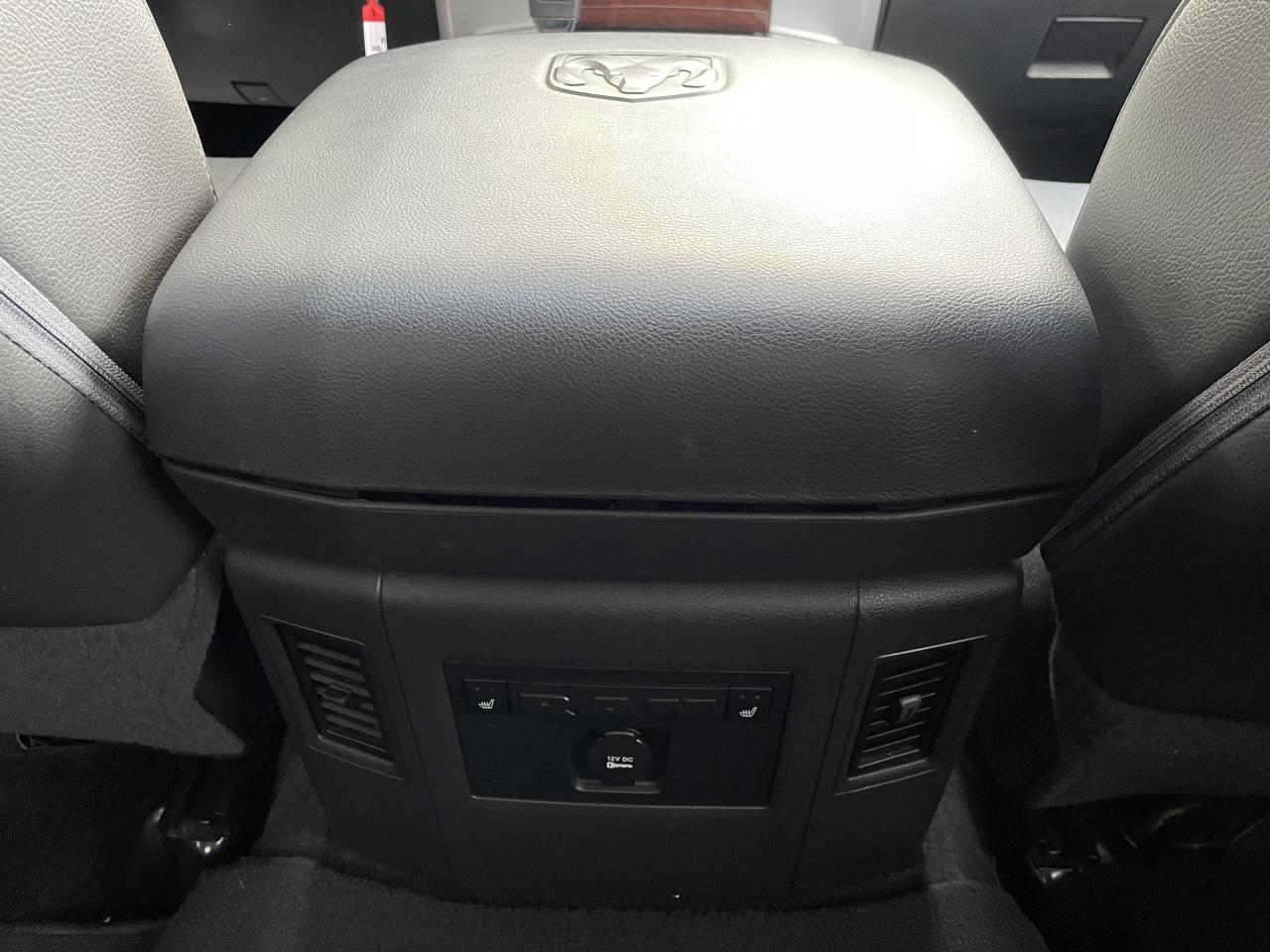 DODGE RAM 1500 CREW LARAMIE - Vente à marchand