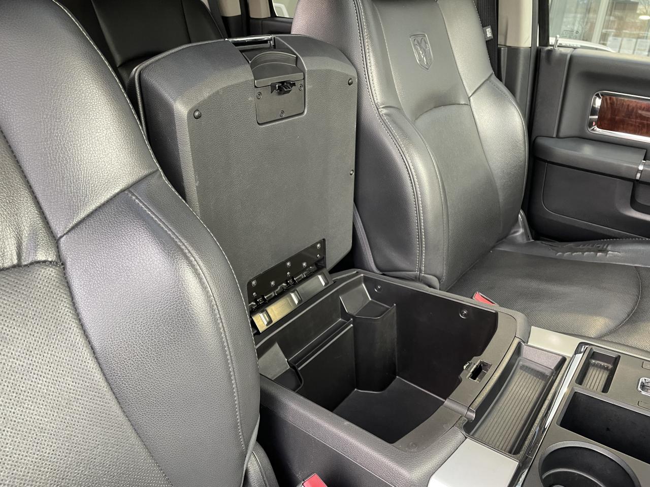 DODGE RAM 1500 CREW LARAMIE - Vente à marchand