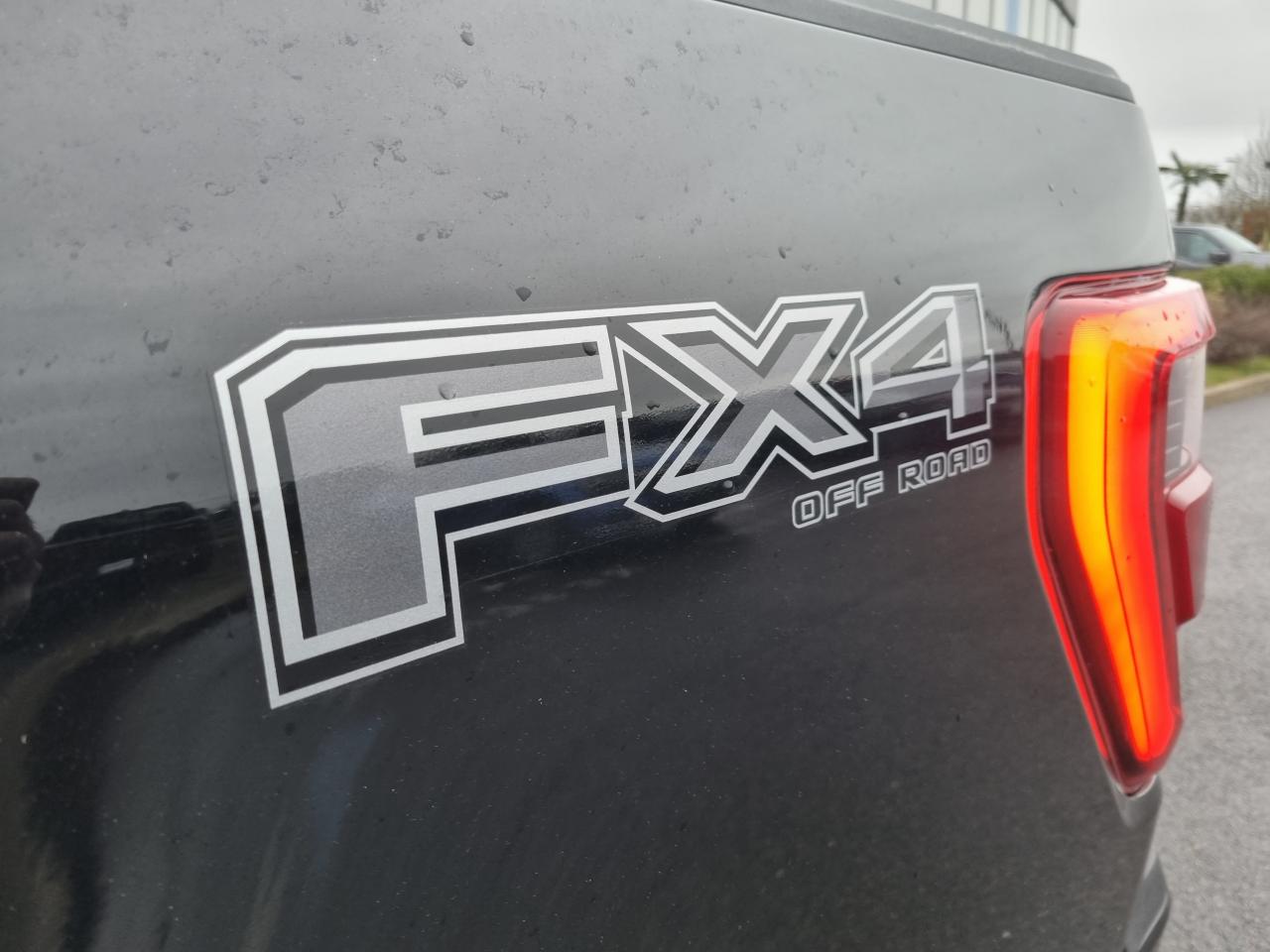 FORD F150 Supercrew LARIAT Black Package V8 5.0L FLEXFUEL