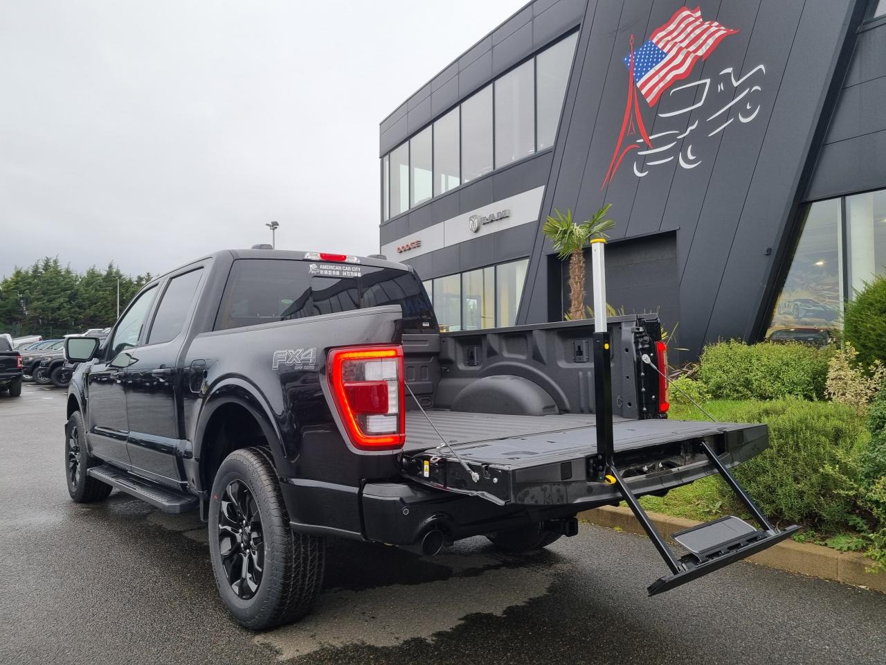 FORD F150 Supercrew LARIAT Black Package V8 5.0L FLEXFUEL