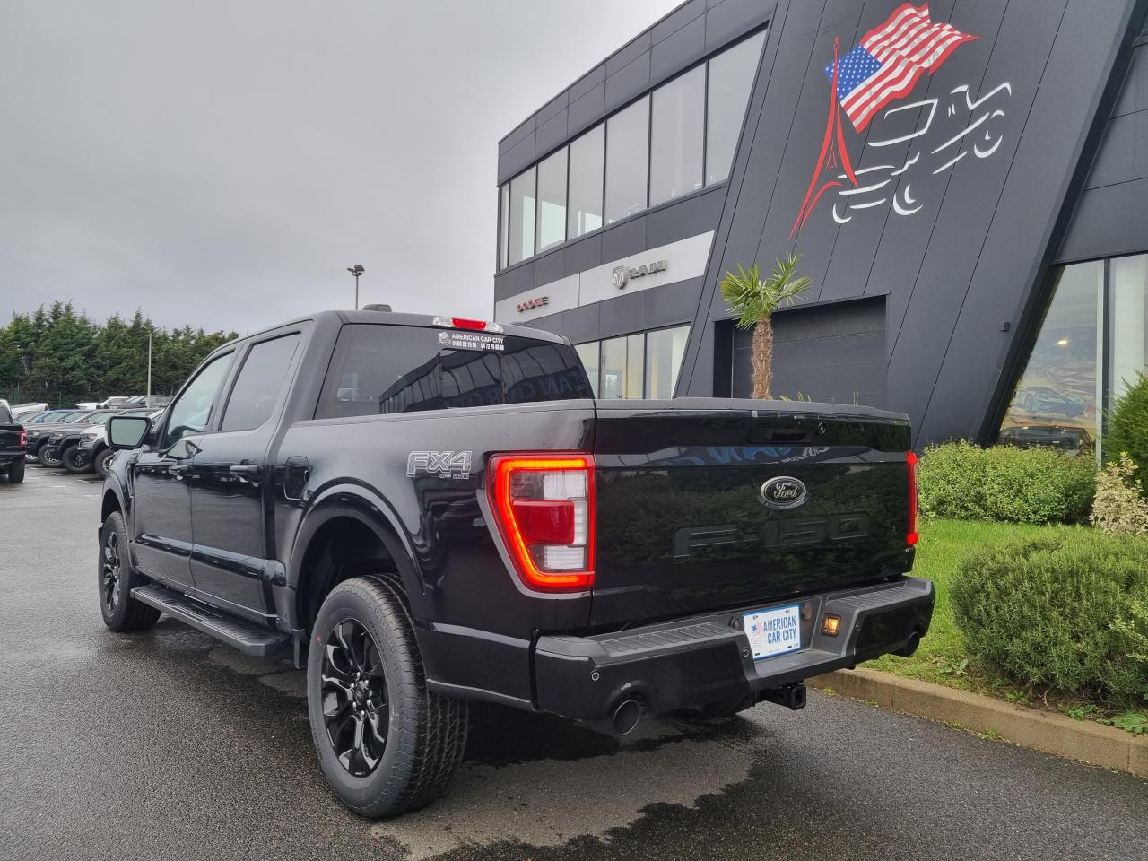 FORD F150 Supercrew LARIAT Black Package V8 5.0L FLEXFUEL