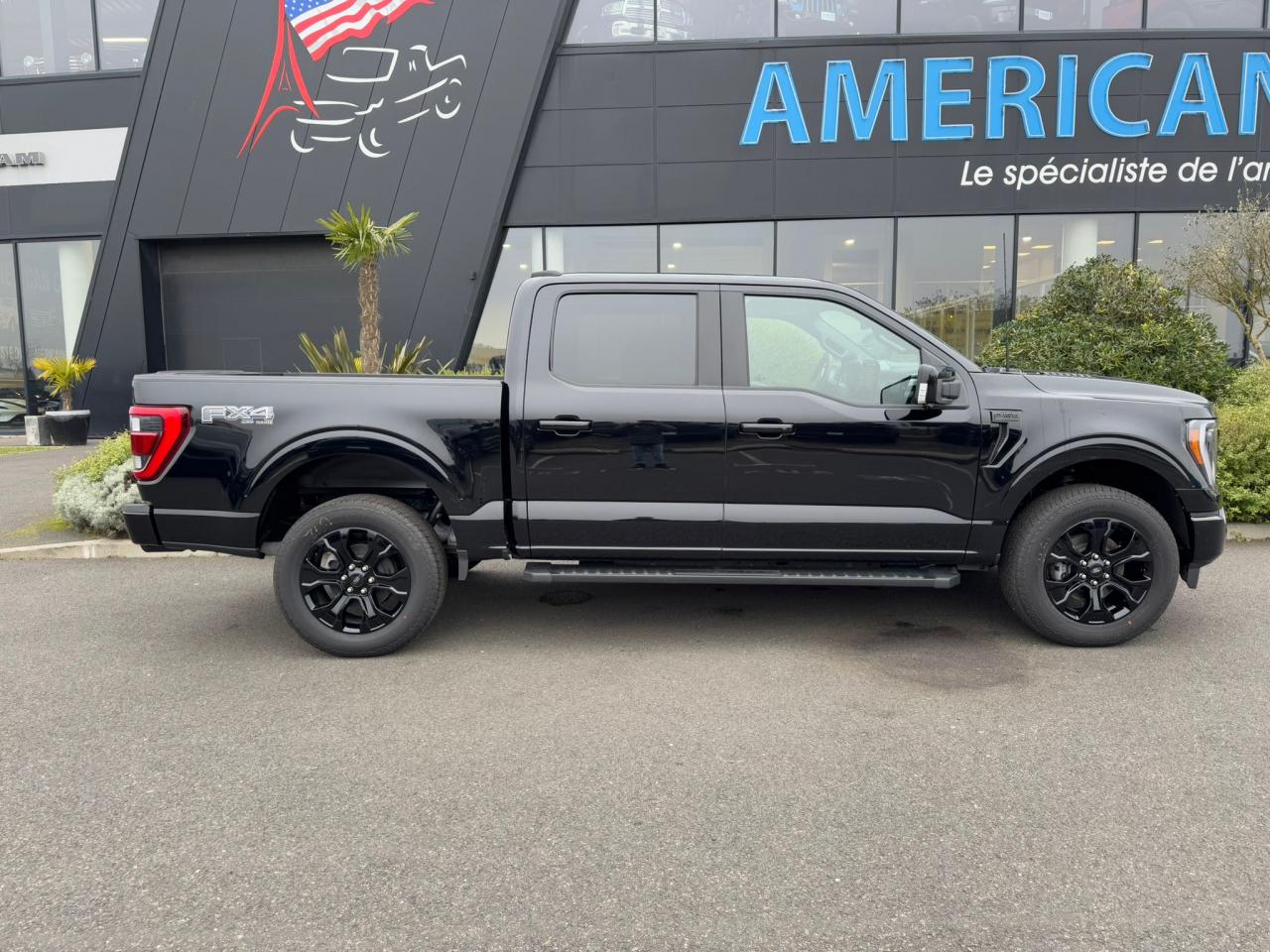 FORD F150 Supercrew LARIAT Black Package V8 5.0L FLEXFUEL