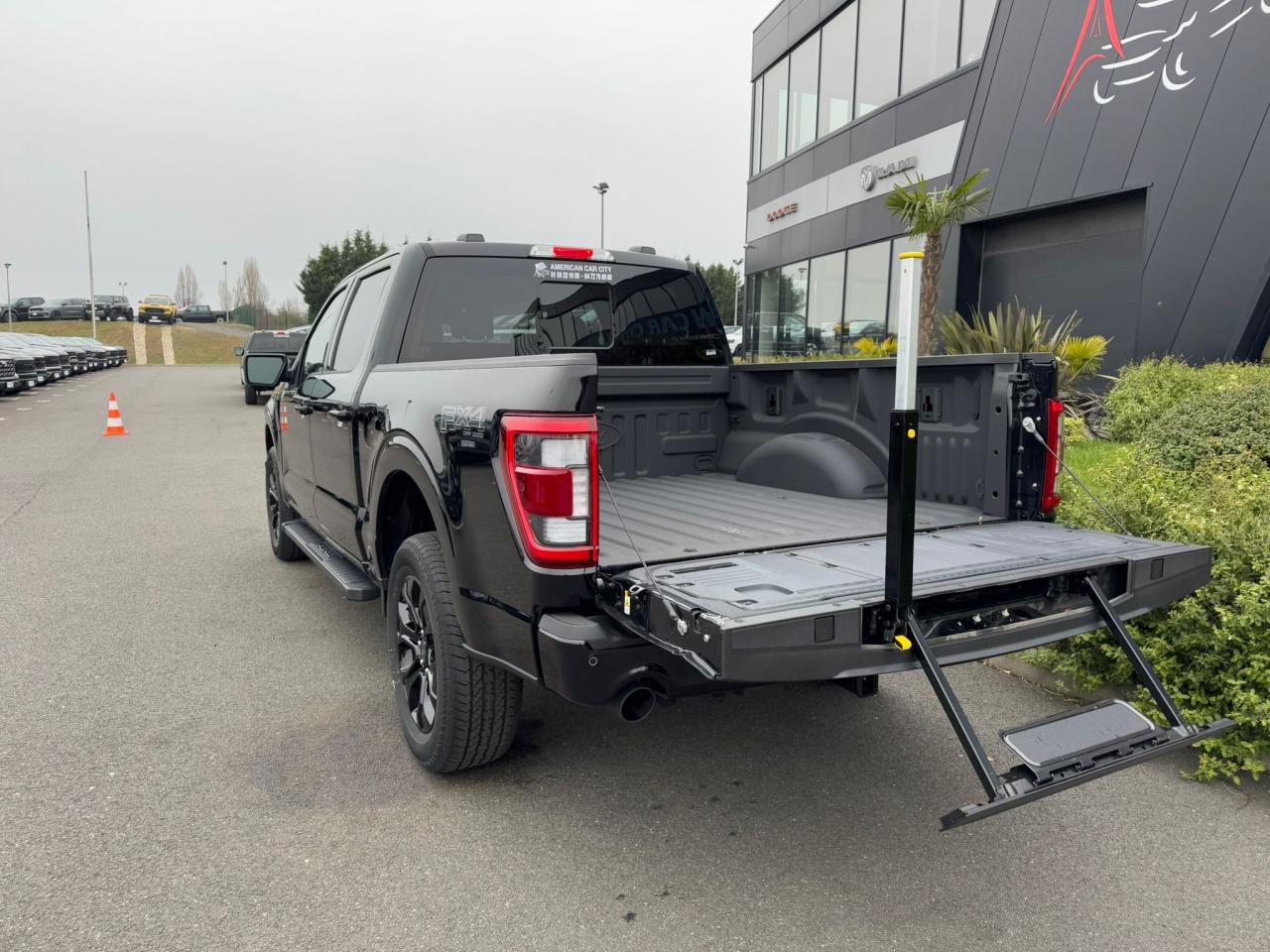 FORD F150 Supercrew LARIAT Black Package V8 5.0L FLEXFUEL
