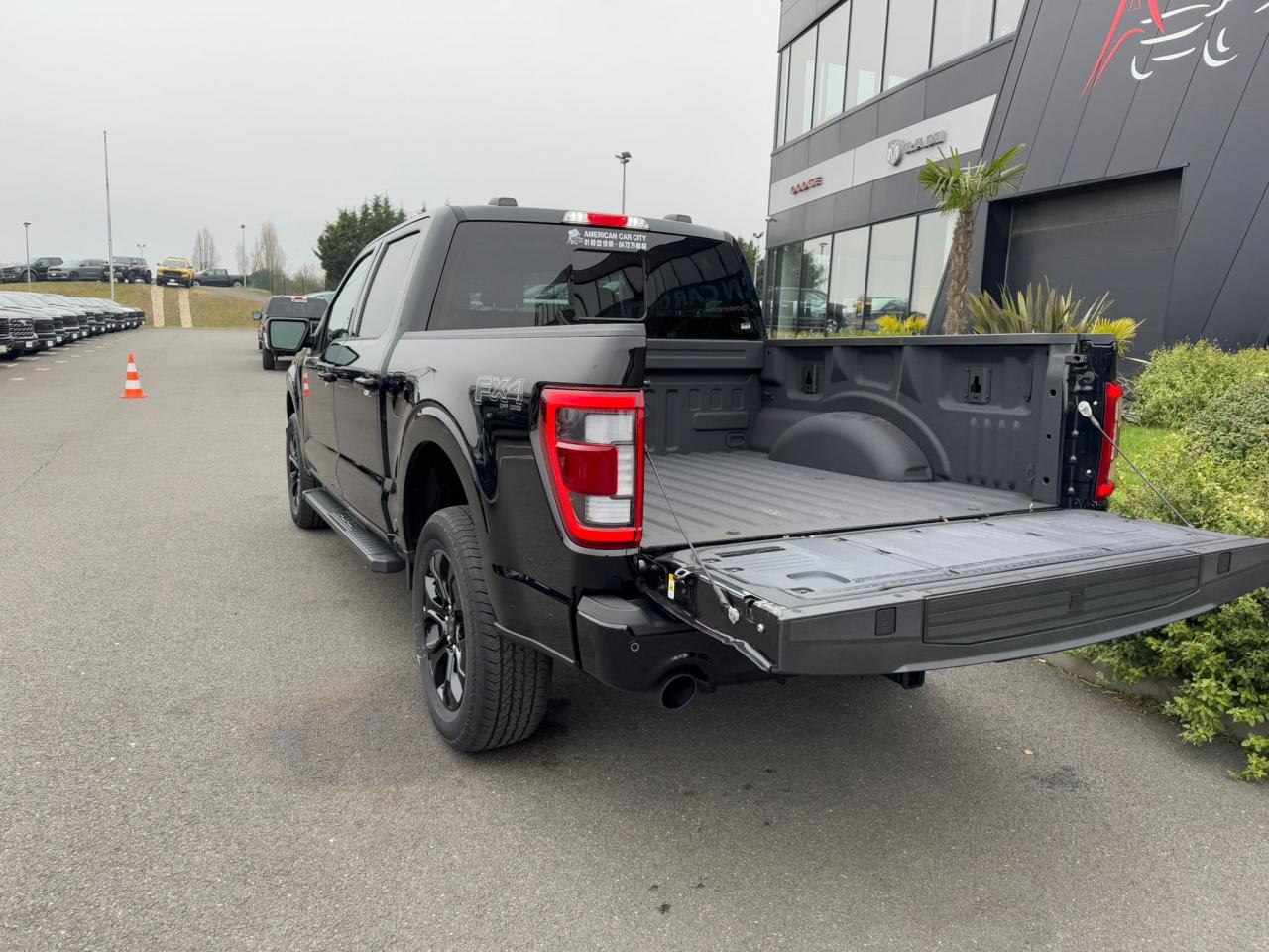 FORD F150 Supercrew LARIAT Black Package V8 5.0L FLEXFUEL