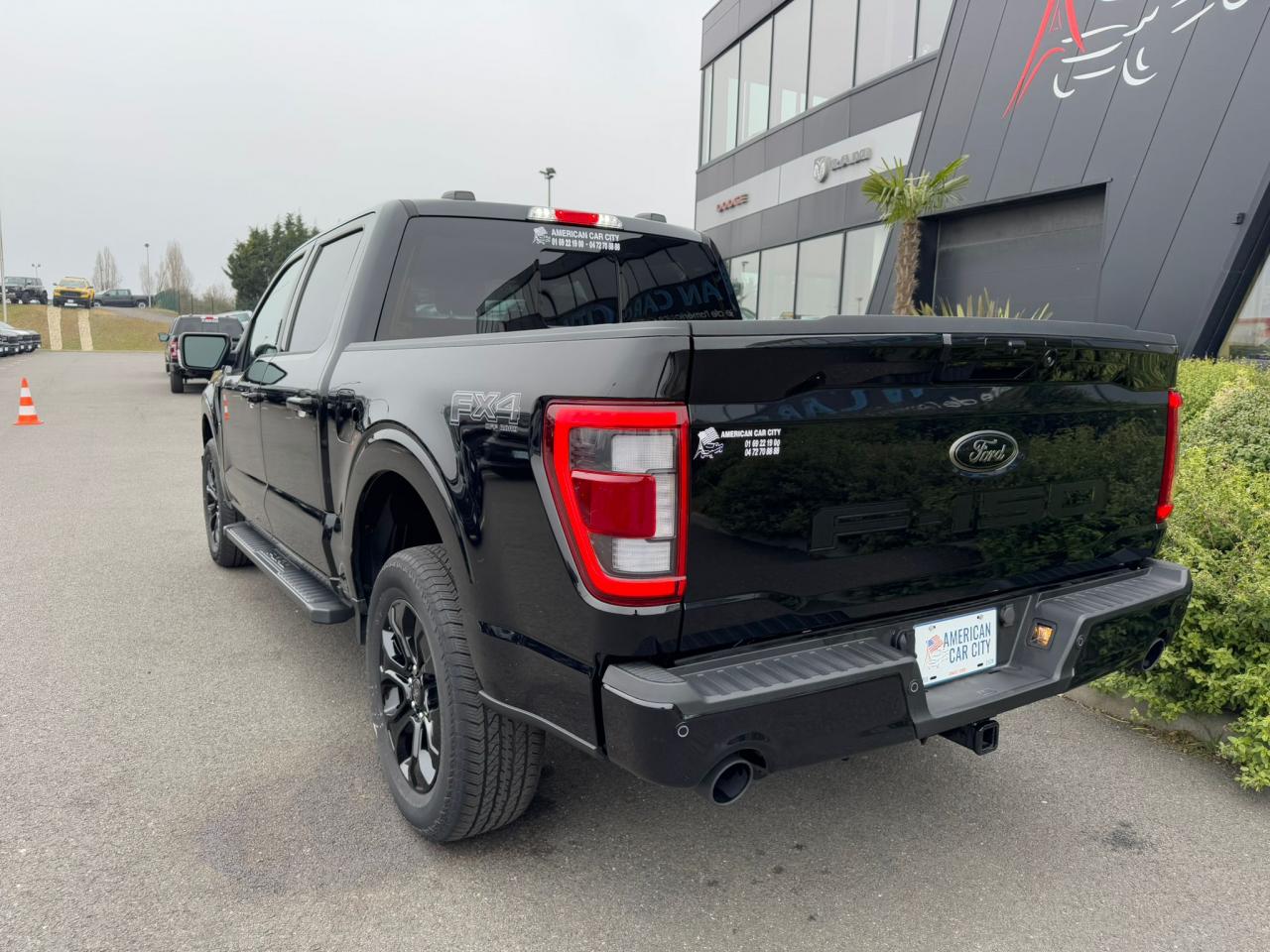 FORD F150 Supercrew LARIAT Black Package V8 5.0L FLEXFUEL