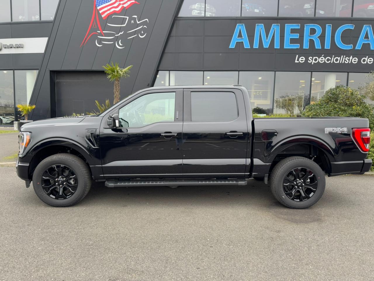 FORD F150 Supercrew LARIAT Black Package V8 5.0L FLEXFUEL