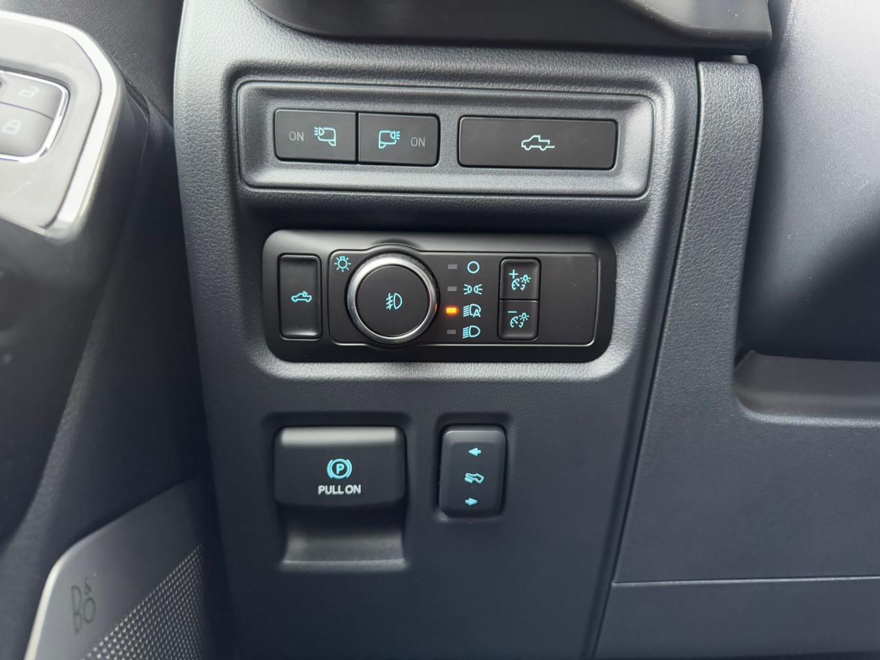 FORD F150 Supercrew LARIAT Black Package V8 5.0L FLEXFUEL