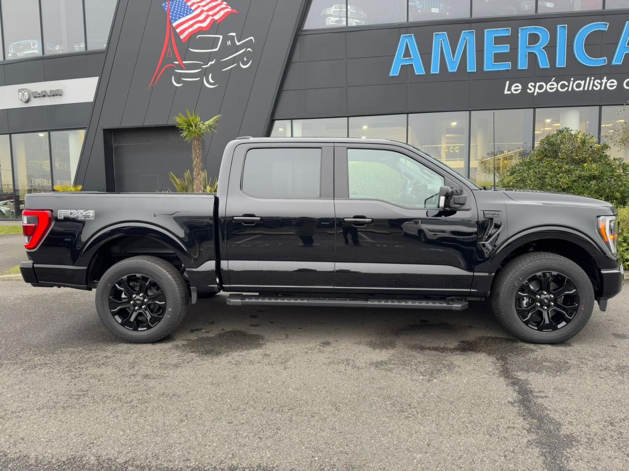 FORD F150 Supercrew LARIAT Black Package V8 5.0L FLEXFUEL