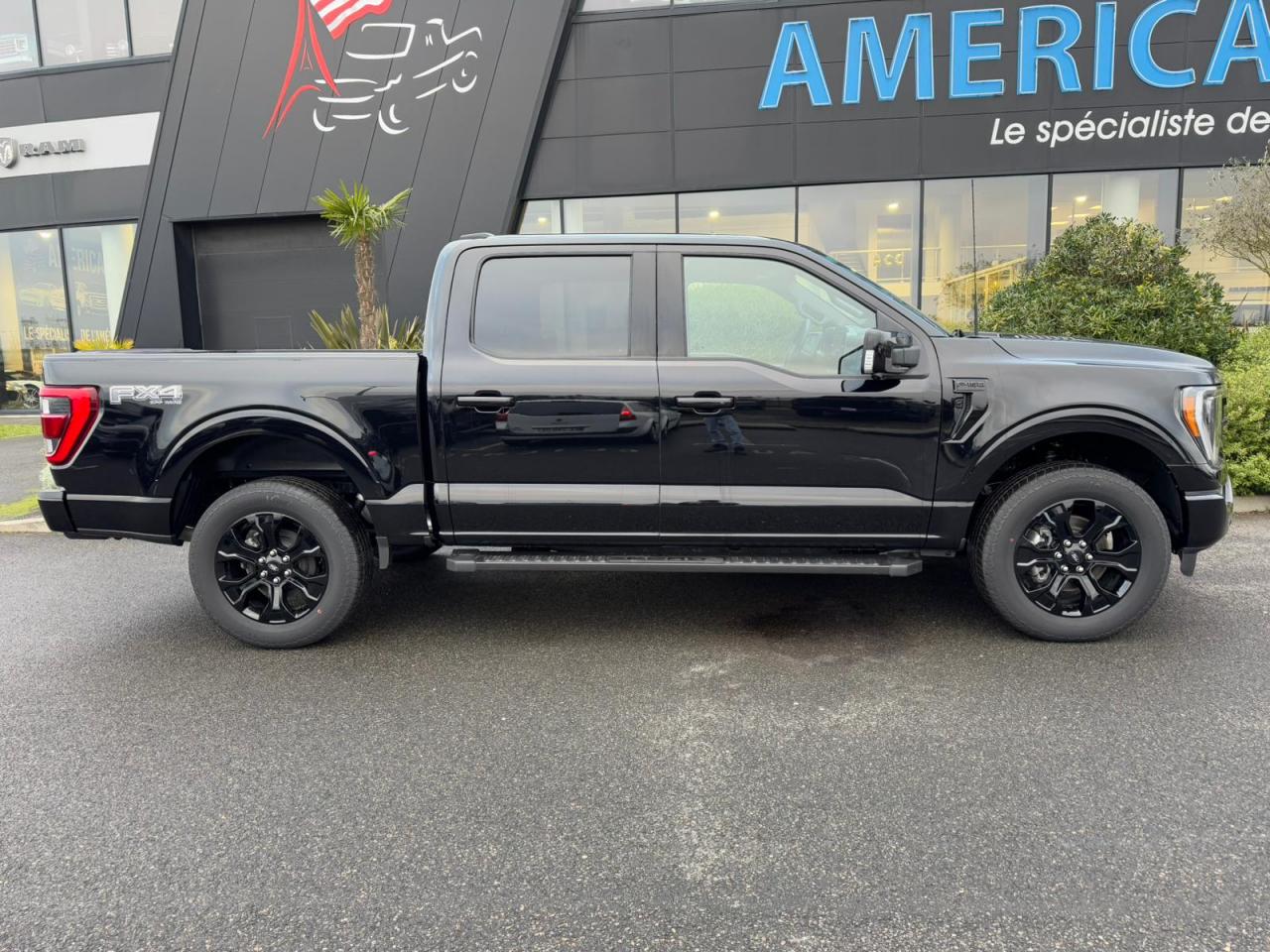 FORD F150 Supercrew LARIAT Black Package V8 5.0L FLEXFUEL
