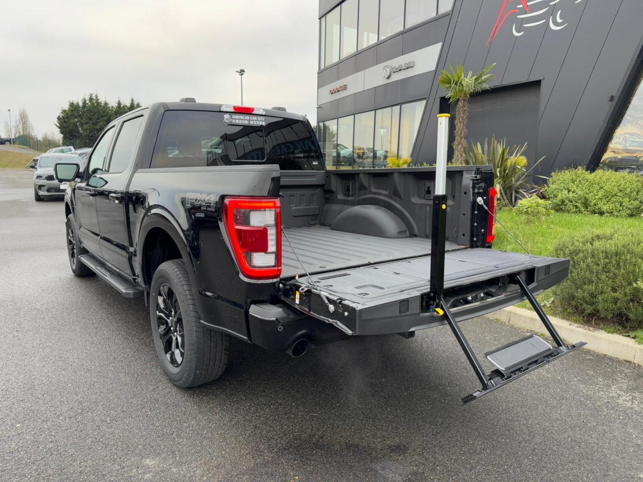 FORD F150 Supercrew LARIAT Black Package V8 5.0L FLEXFUEL