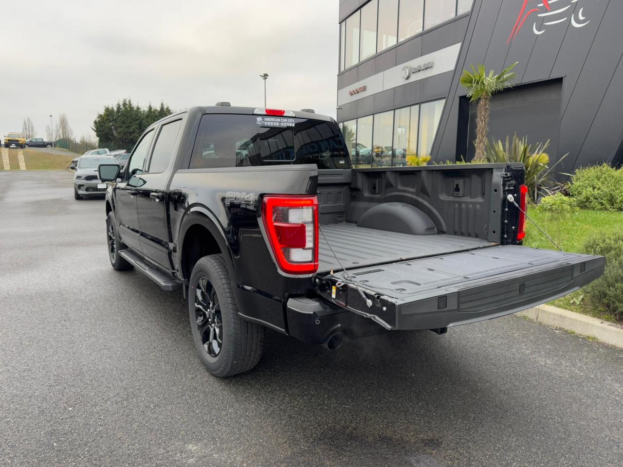 FORD F150 Supercrew LARIAT Black Package V8 5.0L FLEXFUEL