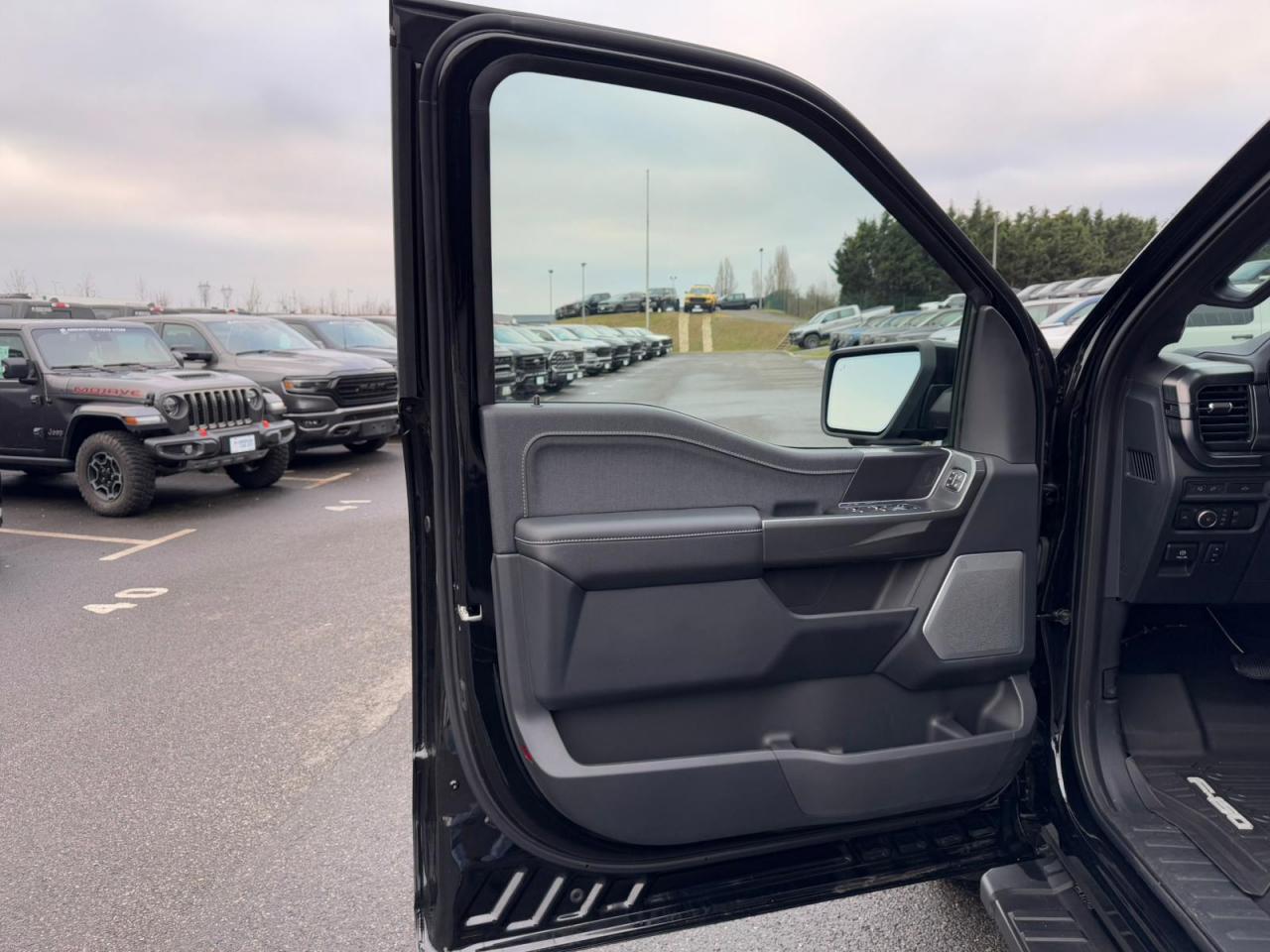 FORD F150 Supercrew LARIAT Black Package V8 5.0L FLEXFUEL