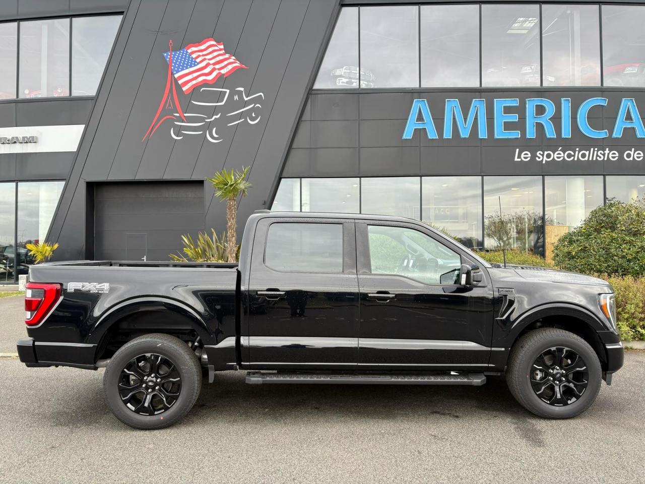 FORD F150 Supercrew LARIAT Black Package V8 5.0L FLEXFUEL